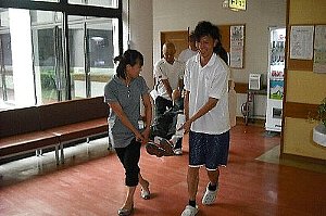 搬送訓練の様子